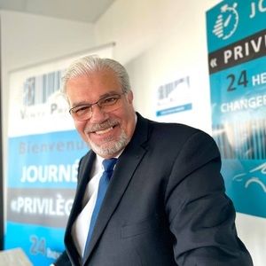 Meet your Posher, Carlos